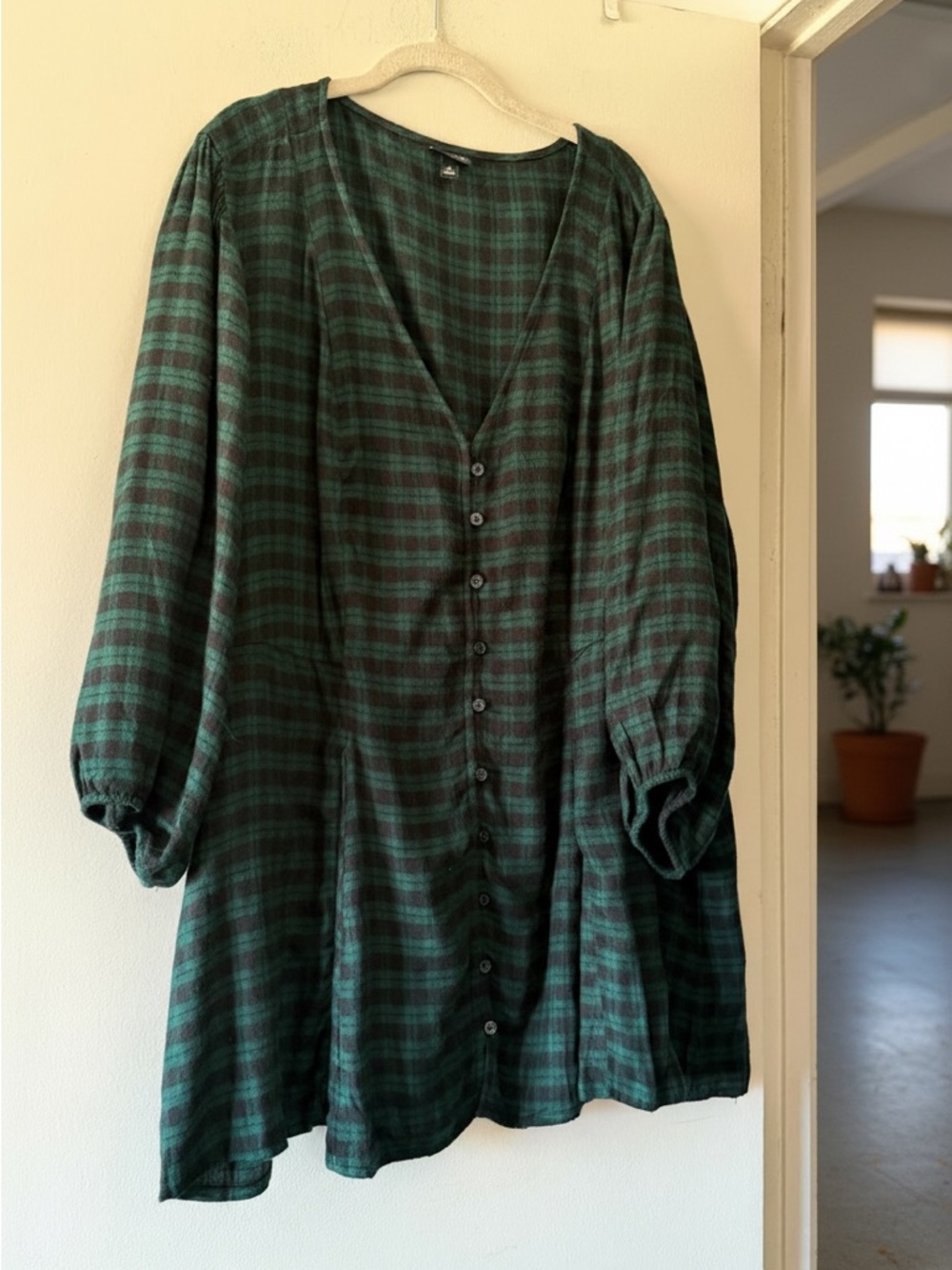 Torrid Top Women’s Size 4 Green Plaid Tunic V-Neck Long Sleeve Casual
